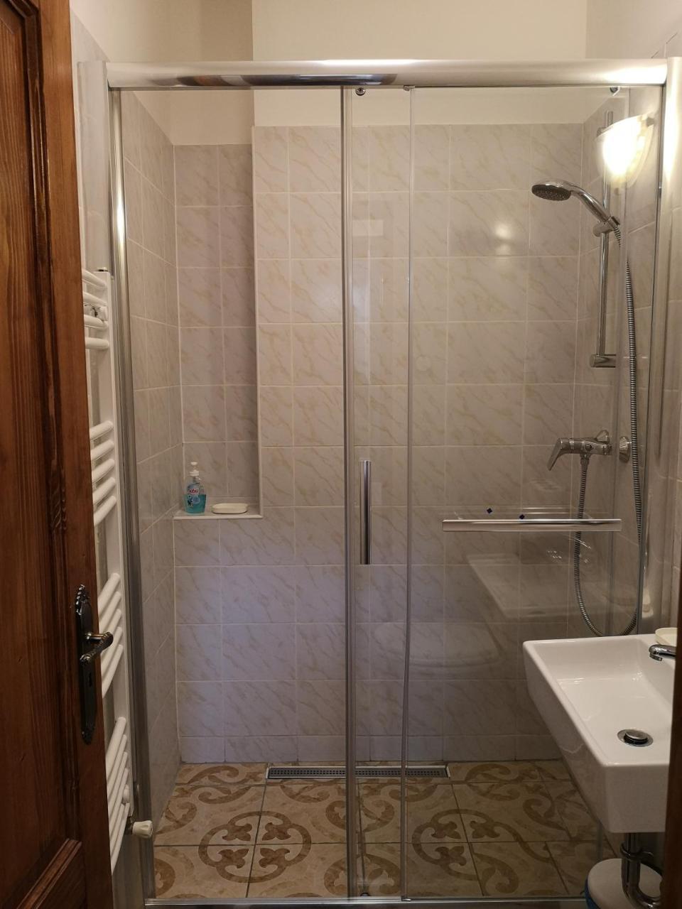 Modern Classic On Kiraly Appartement *